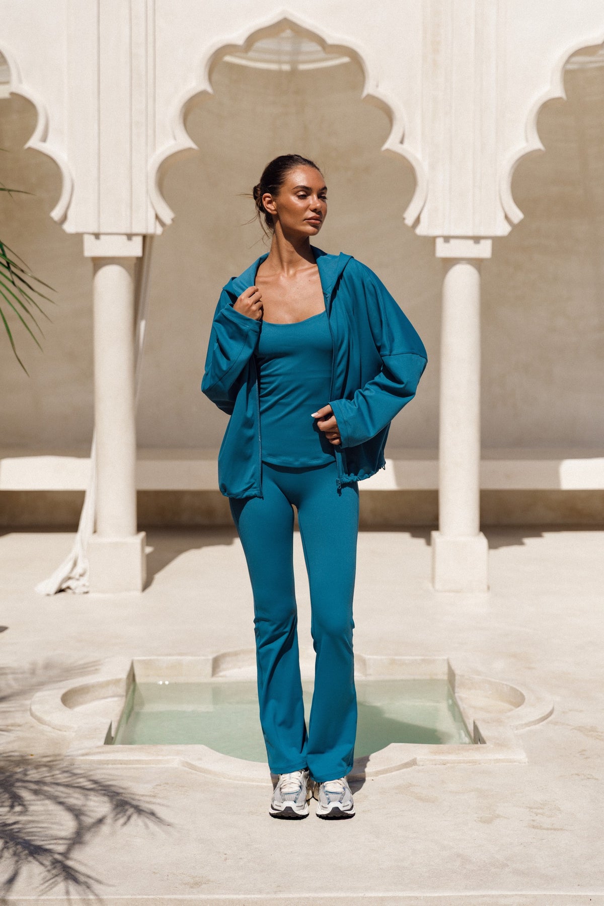 Balion Deep Fjord pilatessett med Studio Flow Jacket, helfigur